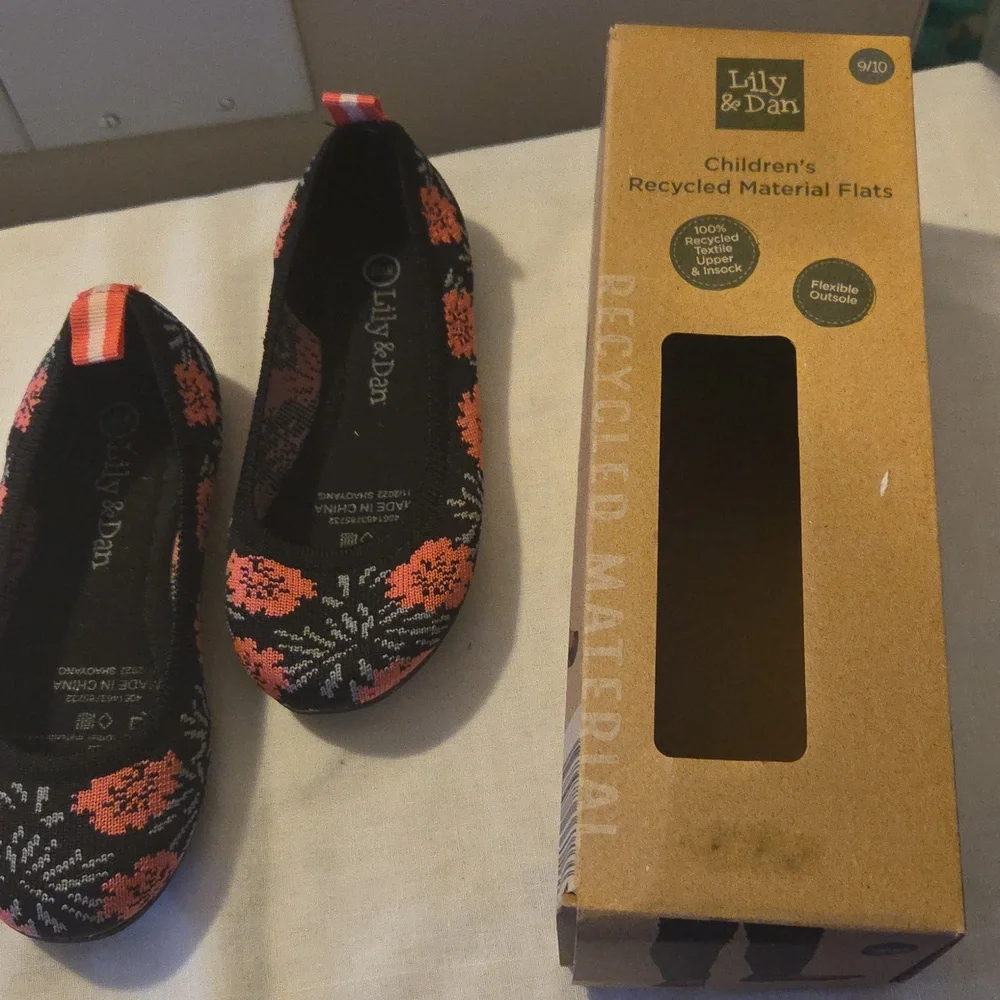 Lily & Dan Black and Pink Kids Shoes Size 9/10